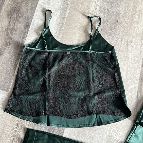 NWOT PAJAMA SET SATIN SPAGHETTI STRAP TOP WITH LONG PANTS NEVER WORN - Picture 8 of 14